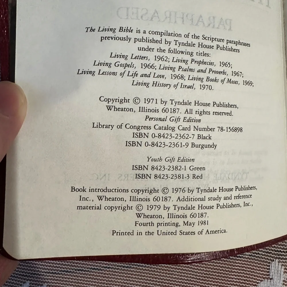 The Living‎ Bible Paraphrased Red Letter Concordance Edition Tyndale House